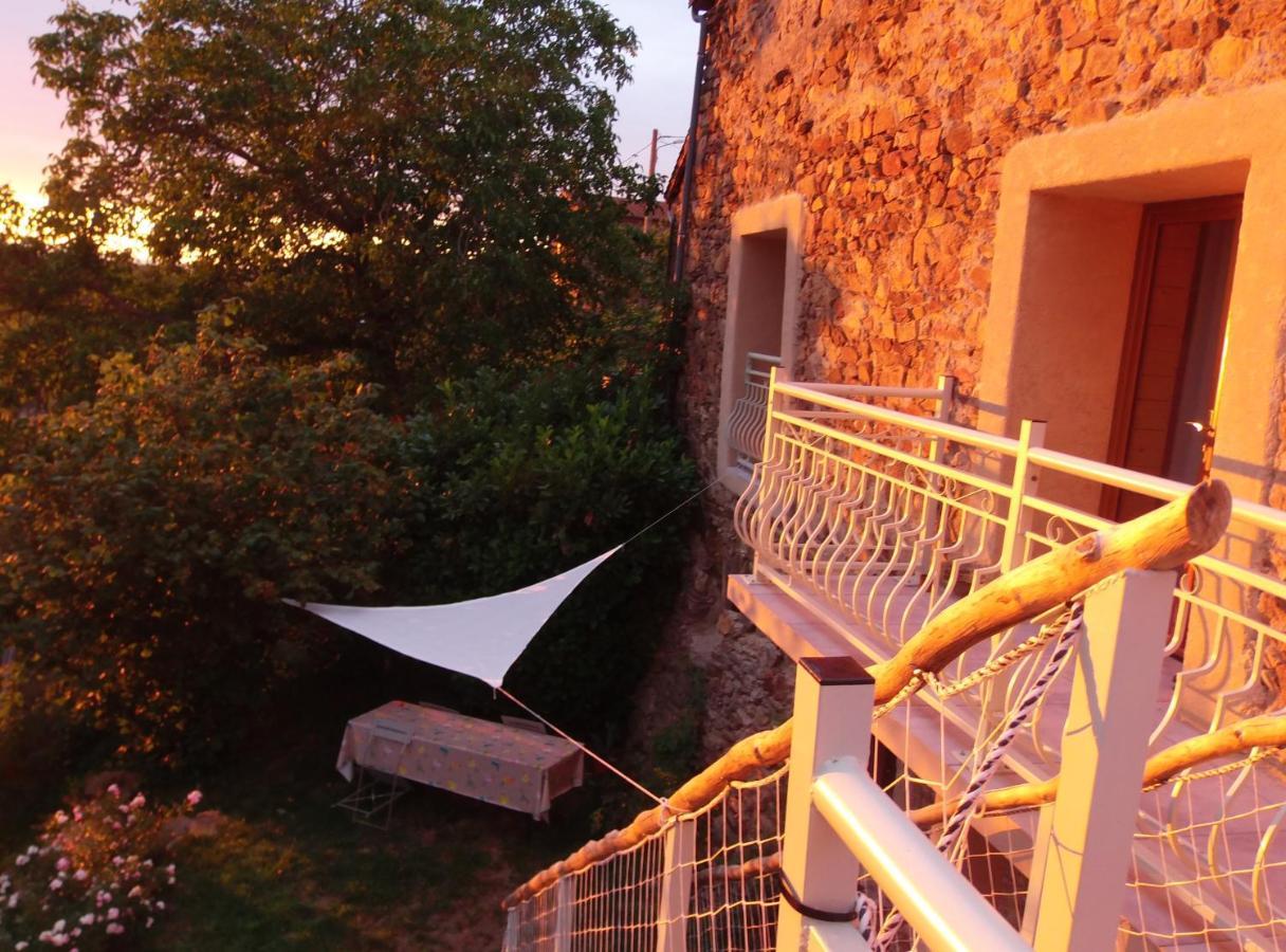 Le Vallon d'Armandine, gîte écologique Auvergne Saint-Hilaire  Exterior foto